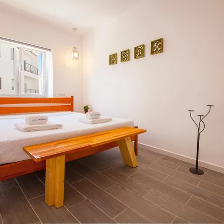 B38 - Tamar & Patio *