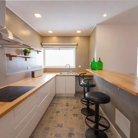 B38 - Tamar & Patio * Lagos