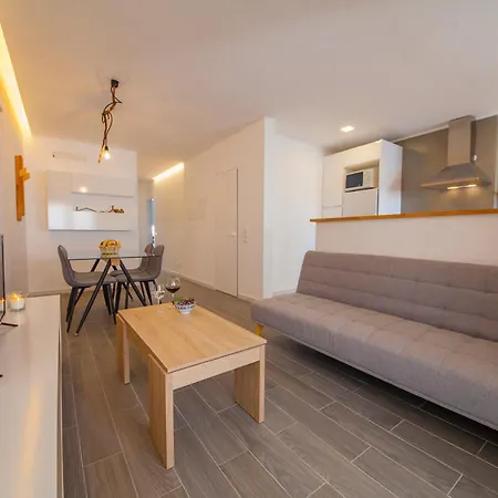 B38 - Tamar & Patio Apartment Lagos